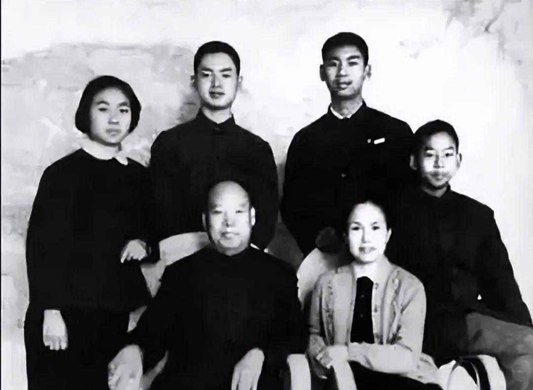 罗帅儿子，星光下的成长轨迹