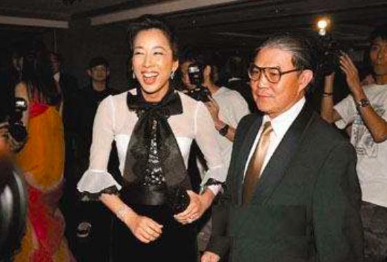 霍震霆的三个儿子，成长、影响与未来展望
