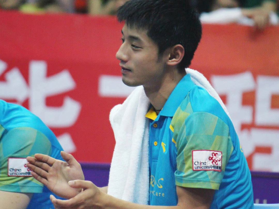 当张继科遇到两位日本选手，热血赛场上的碰撞与对决