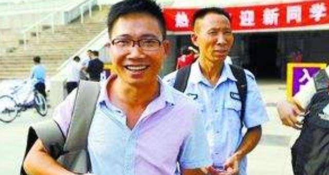 ‘35岁再考清华’男子称清北没戏？——聚焦时代背景下的教育话题