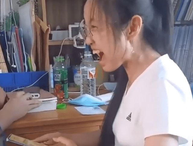 女孩高考470分超预期，捂脸尖叫大哭背后的故事